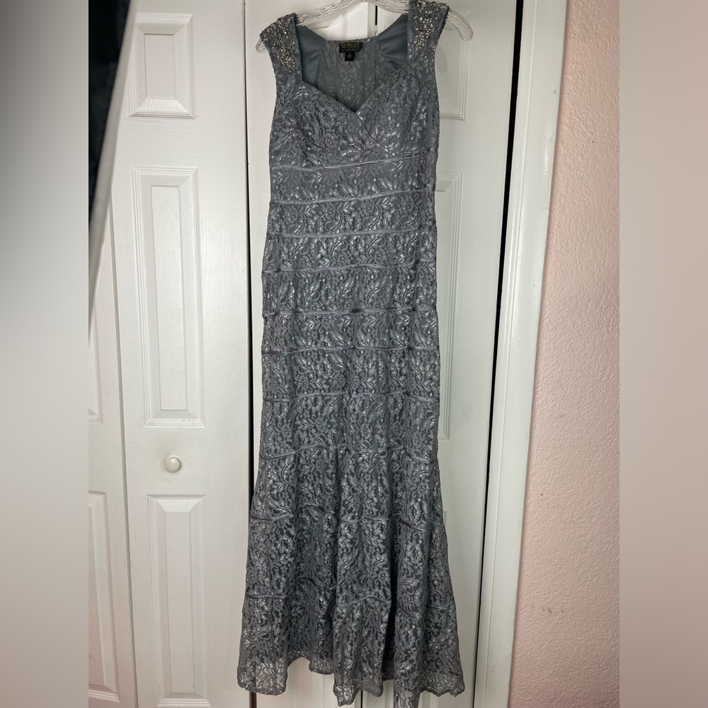 Ignite Evenings by Carol Lin Gray Lace Sequined  Dress Sz 8